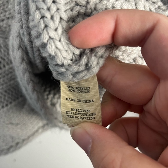 Gimmicks by BKE Grey cable knit sweater size small - Picture 3 of 5